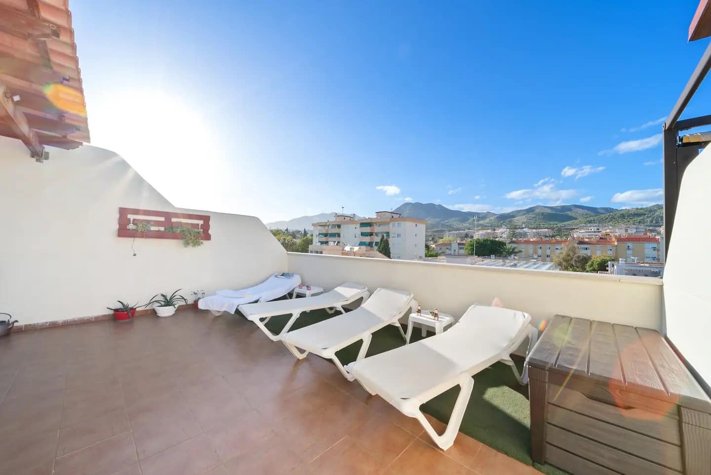2 bedroom Beach Apartment for holiday rental in Benalmadena with pool garage - € 700 (Ref: 9434909)