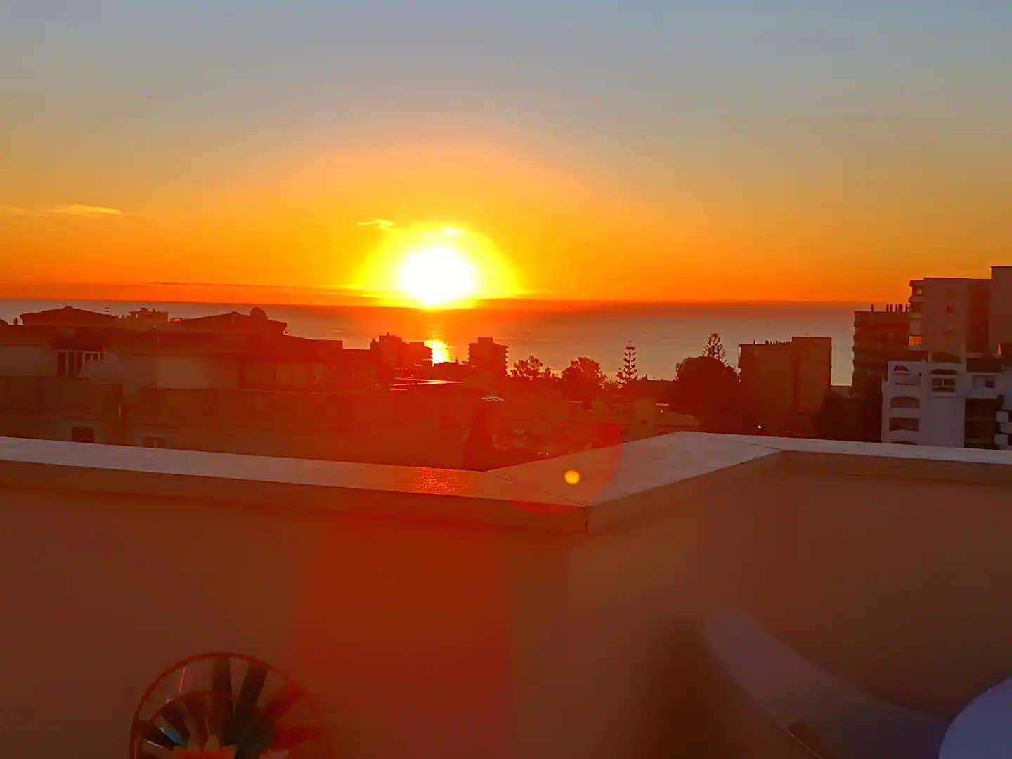 2 bedroom Beach Apartment for holiday rental in Benalmadena with pool garage - € 700 (Ref: 9434909)