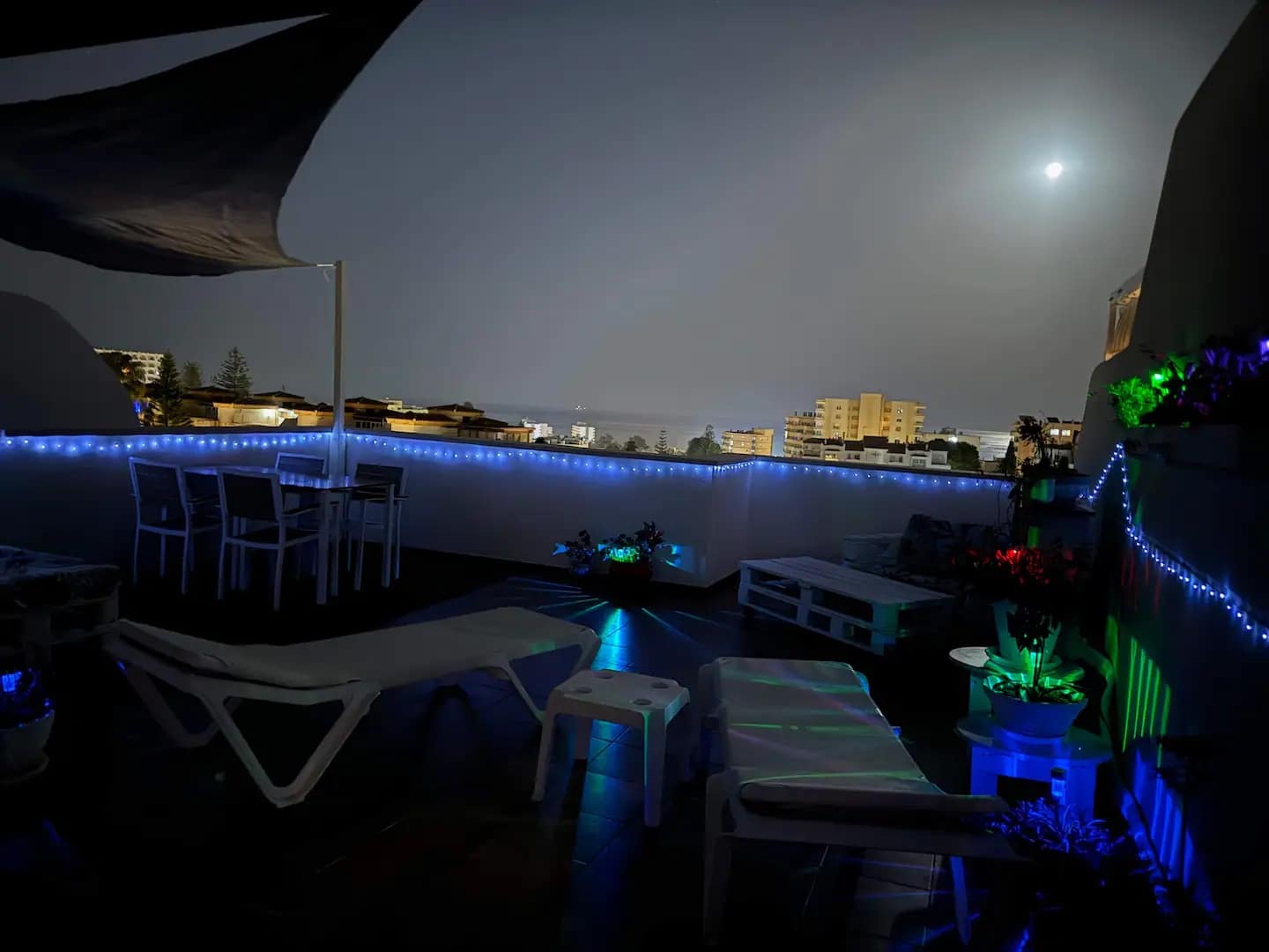 2 bedroom Beach Apartment for holiday rental in Benalmadena with pool garage - € 700 (Ref: 9434909)