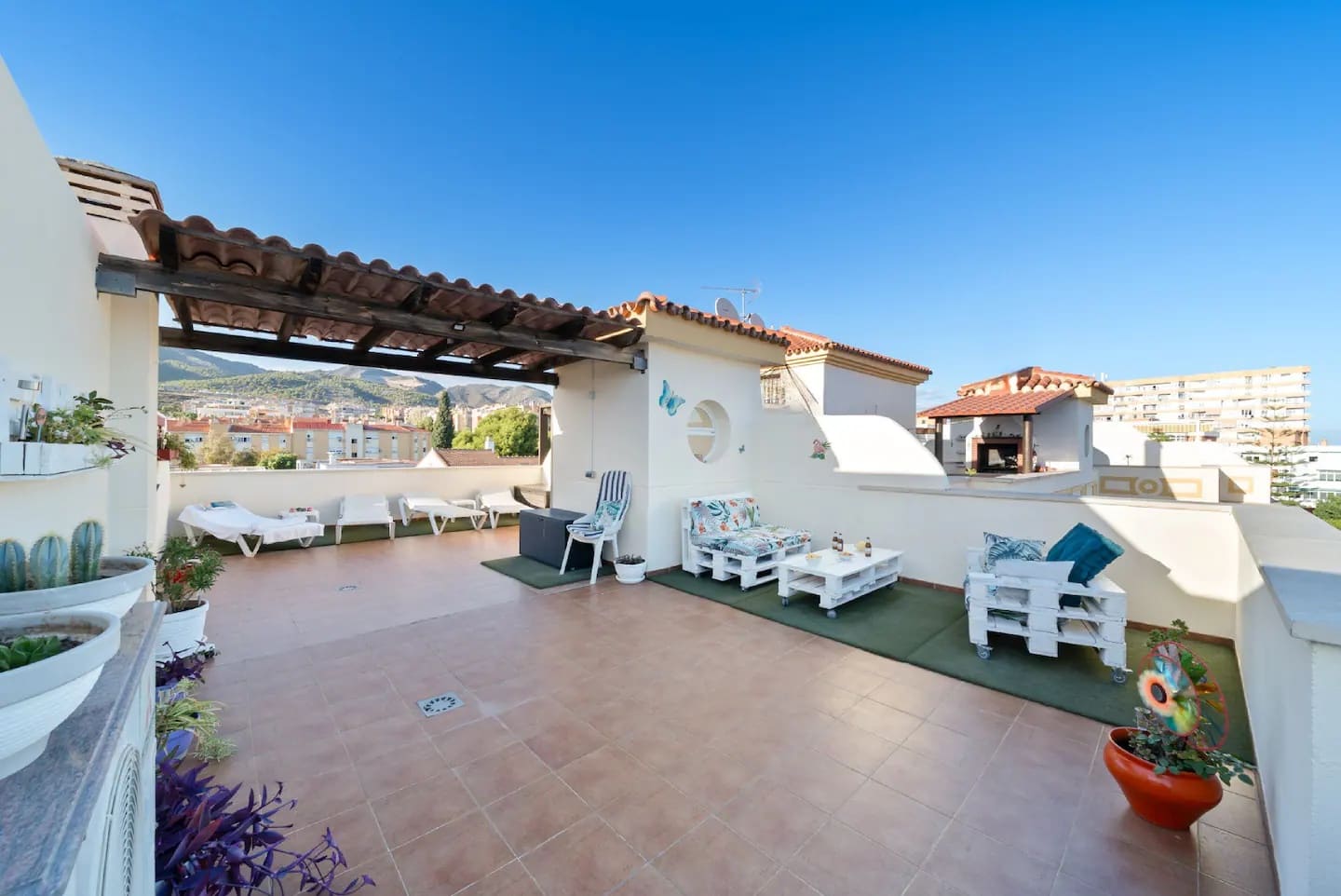 2 bedroom Beach Apartment for holiday rental in Benalmadena with pool garage - € 700 (Ref: 9434909)