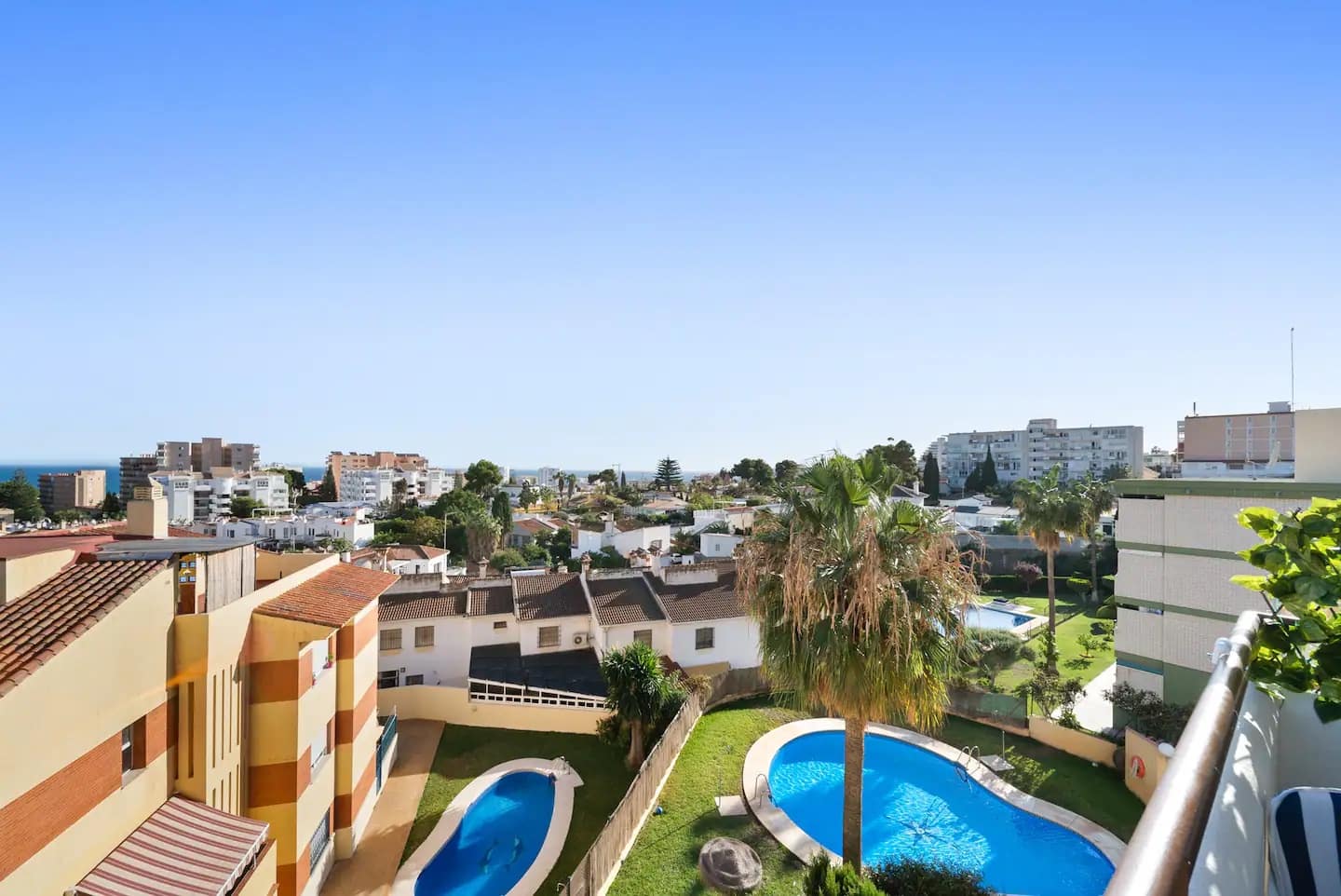 2 bedroom Beach Apartment for holiday rental in Benalmadena with pool garage - € 700 (Ref: 9434909)