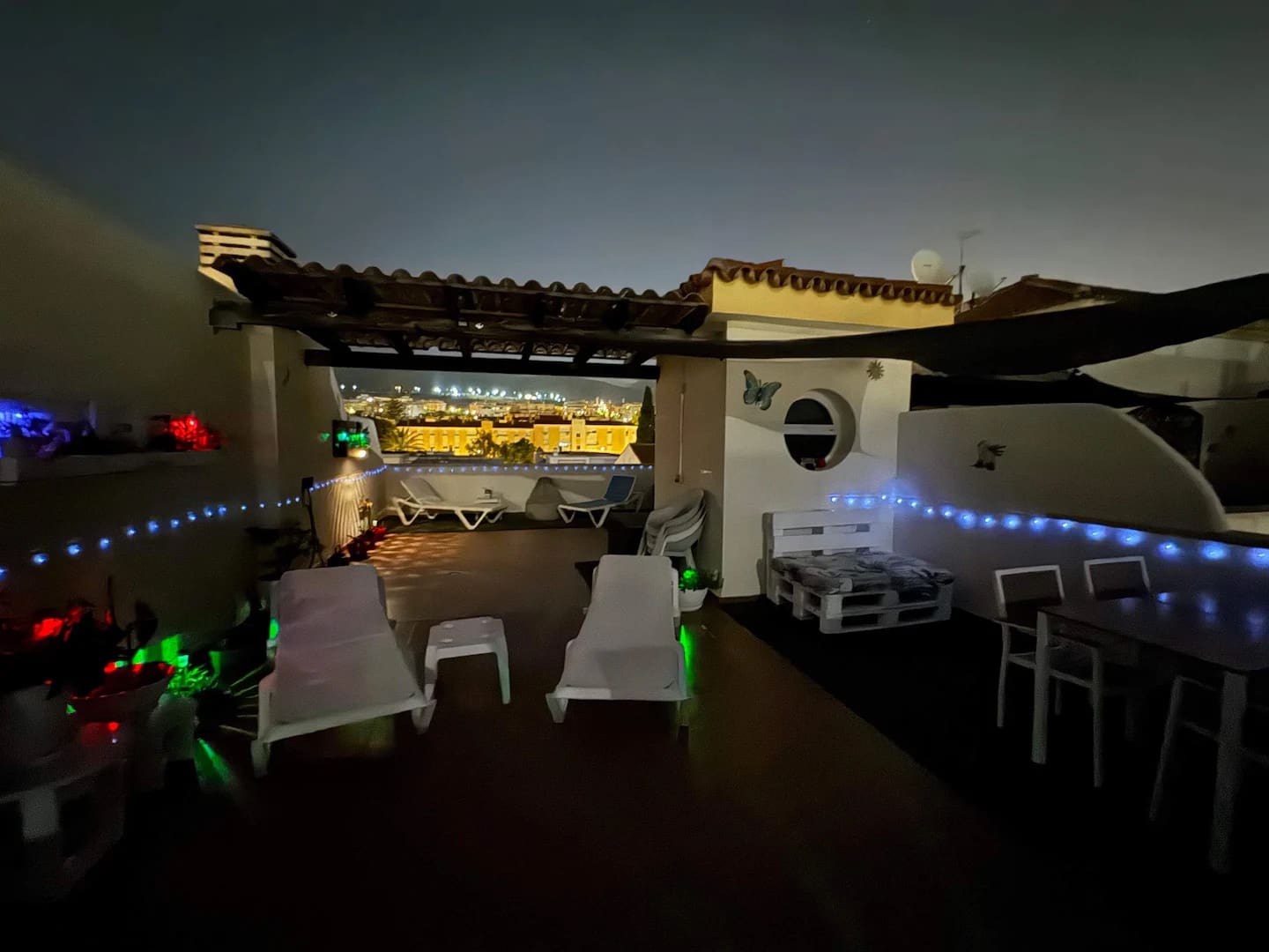 2 bedroom Beach Apartment for holiday rental in Benalmadena with pool garage - € 700 (Ref: 9434909)