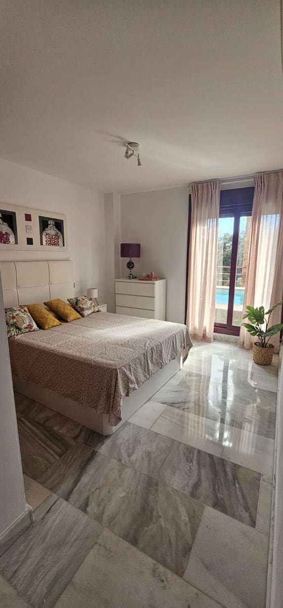 Villa/Maison de 2 chambres à louer à Benahavis avec piscine - 3 000 € (Ref: 9436817)