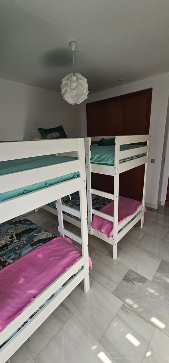 Villa/Maison de 2 chambres à louer à Benahavis avec piscine - 3 000 € (Ref: 9436817)