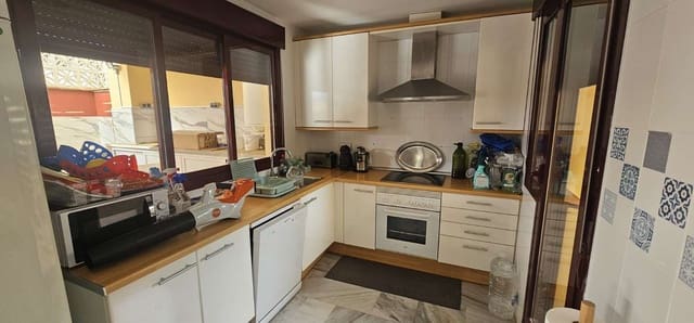 Villa/Maison de 2 chambres à louer à Benahavís avec piscine - 3 000 € (Ref: 9436817)