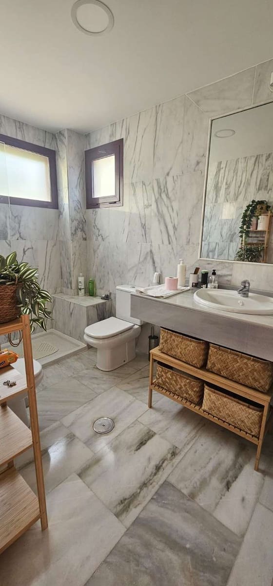 Villa/Maison de 2 chambres à louer à Benahavis avec piscine - 3 000 € (Ref: 9436817)