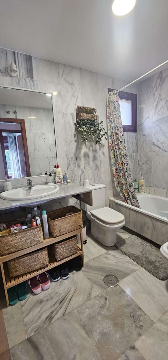 Villa/Maison de 2 chambres à louer à Benahavis avec piscine - 3 000 € (Ref: 9436817)