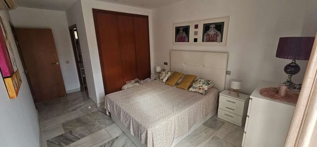 Villa/Maison de 2 chambres à louer à Benahavís avec piscine - 3 000 € (Ref: 9436817)