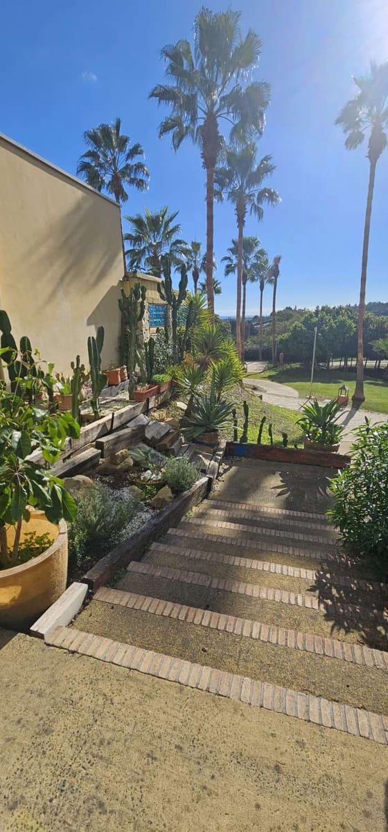 Villa/Maison de 2 chambres à louer à Benahavis avec piscine - 3 000 € (Ref: 9436817)