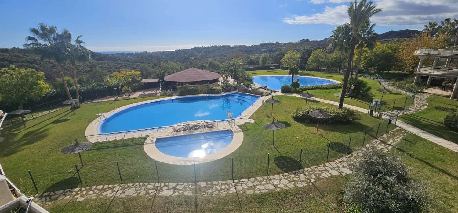 Villa/Maison de 2 chambres à louer à Benahavis avec piscine - 3 000 € (Ref: 9436817)