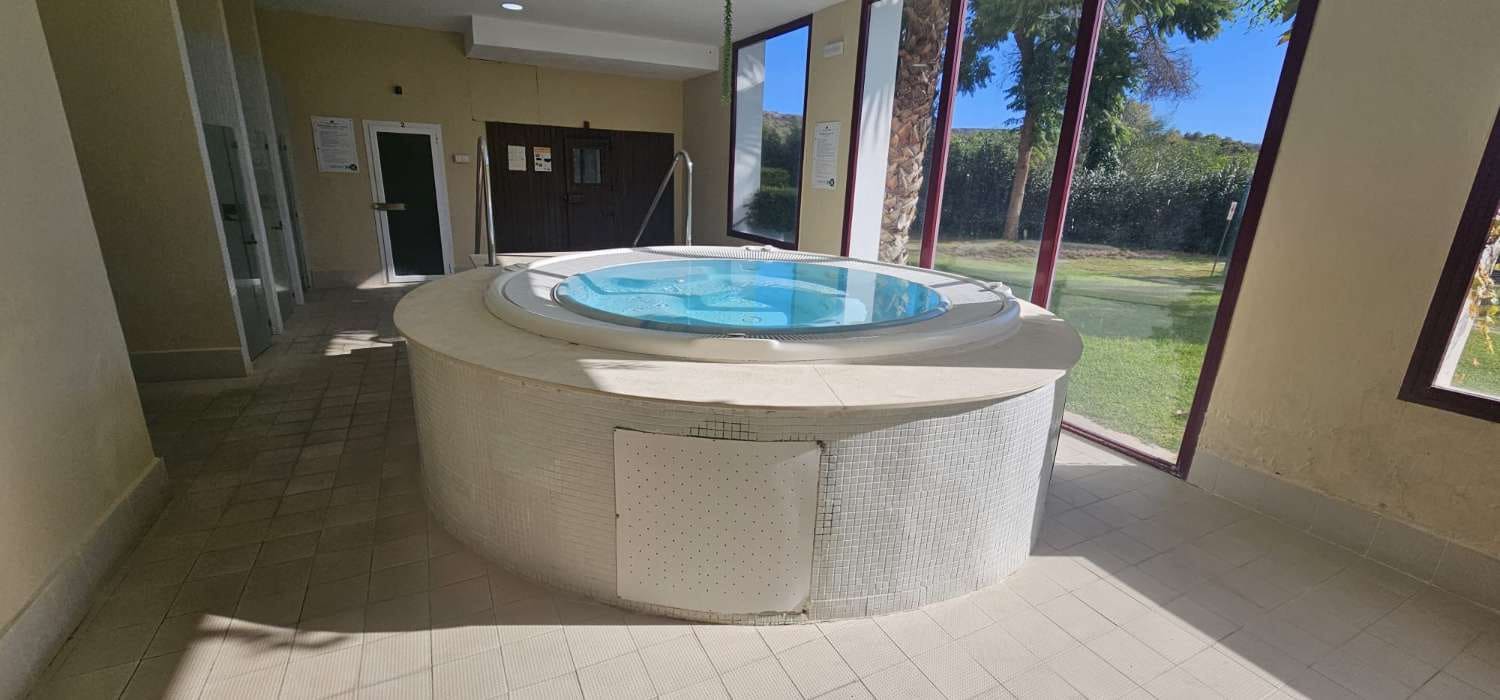 Villa/Maison de 2 chambres à louer à Benahavis avec piscine - 3 000 € (Ref: 9436817)