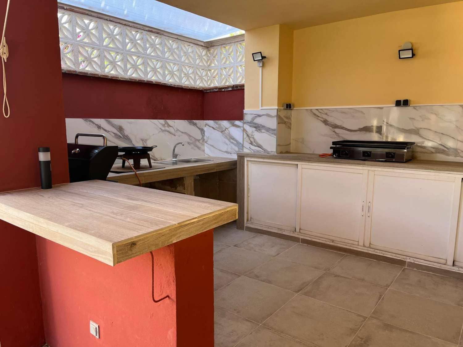 Villa/Maison de 2 chambres à louer à Benahavis avec piscine - 3 000 € (Ref: 9436817)