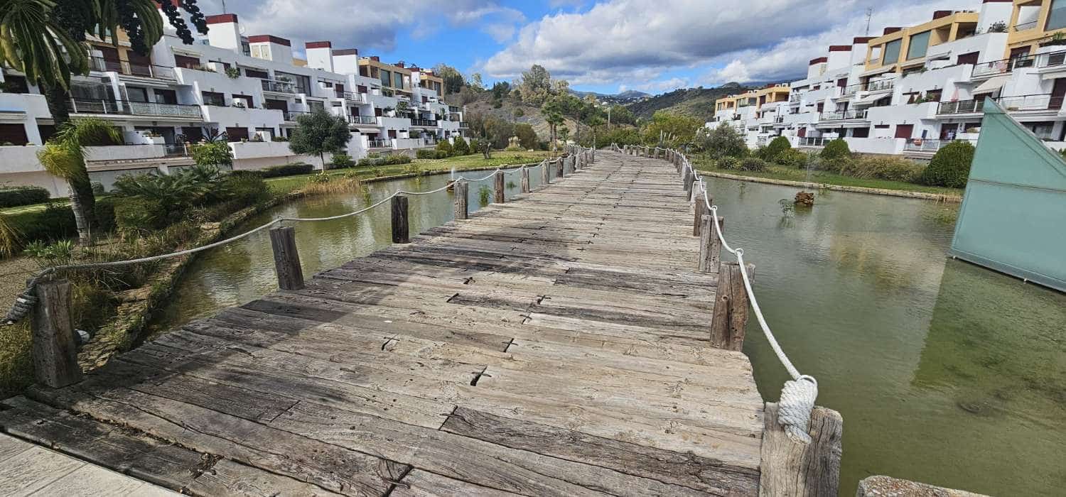 Villa/Maison de 2 chambres à louer à Benahavis avec piscine - 3 000 € (Ref: 9436817)