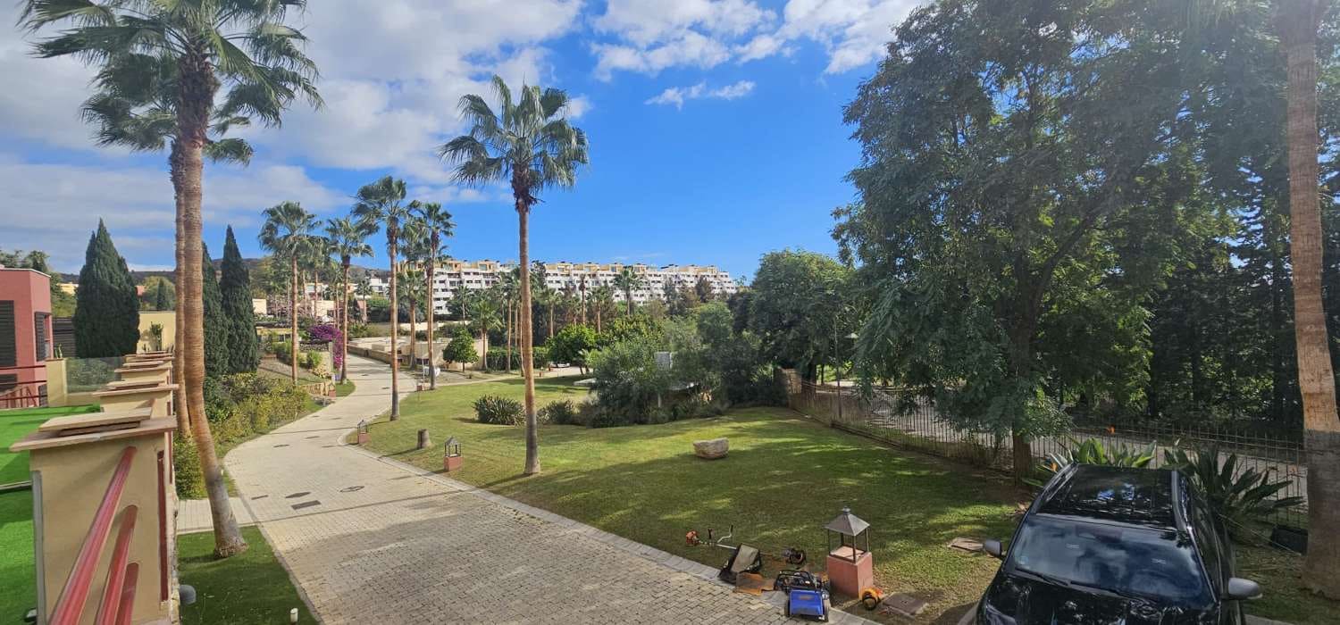 Villa/Maison de 2 chambres à louer à Benahavis avec piscine - 3 000 € (Ref: 9436817)