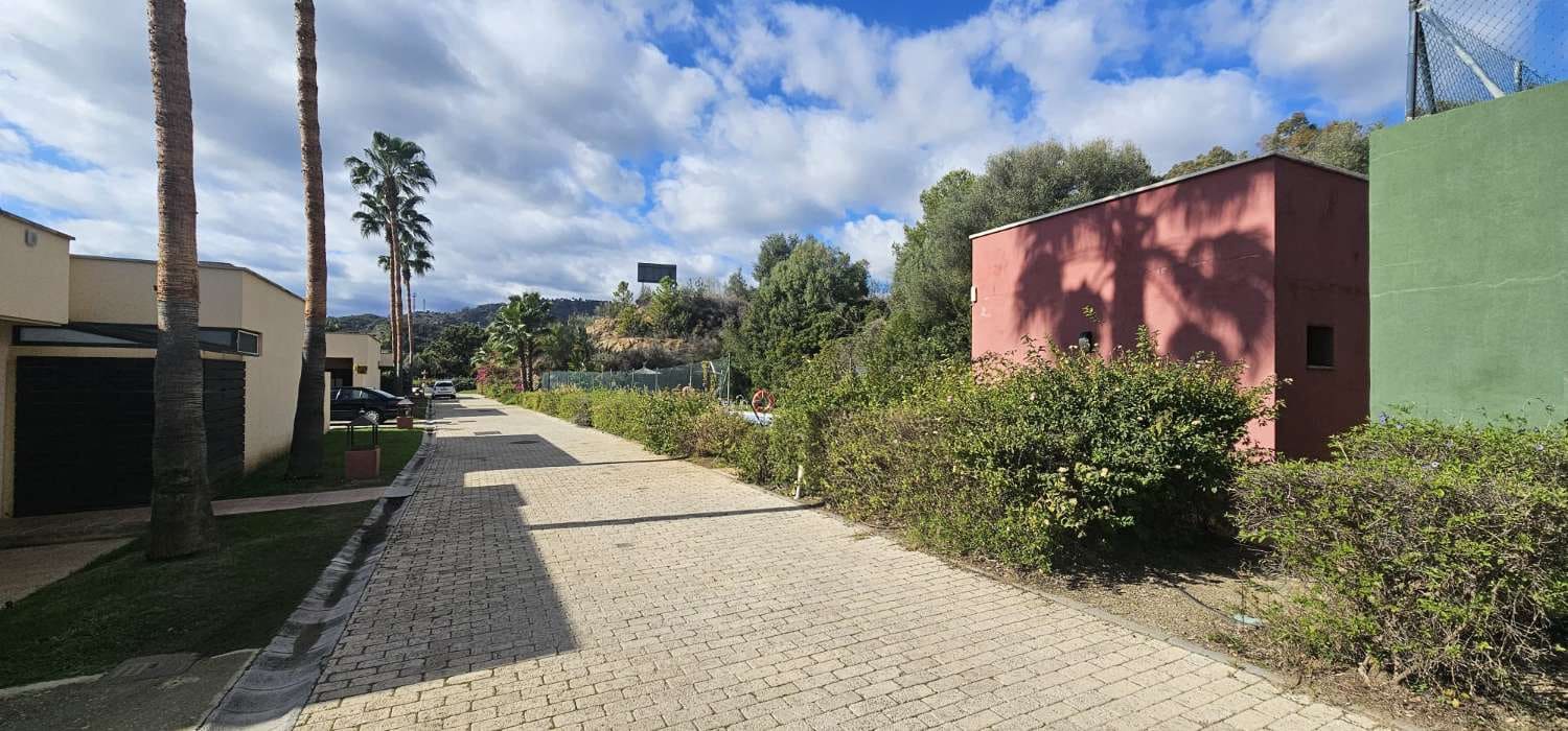 Villa/Maison de 2 chambres à louer à Benahavis avec piscine - 3 000 € (Ref: 9436817)