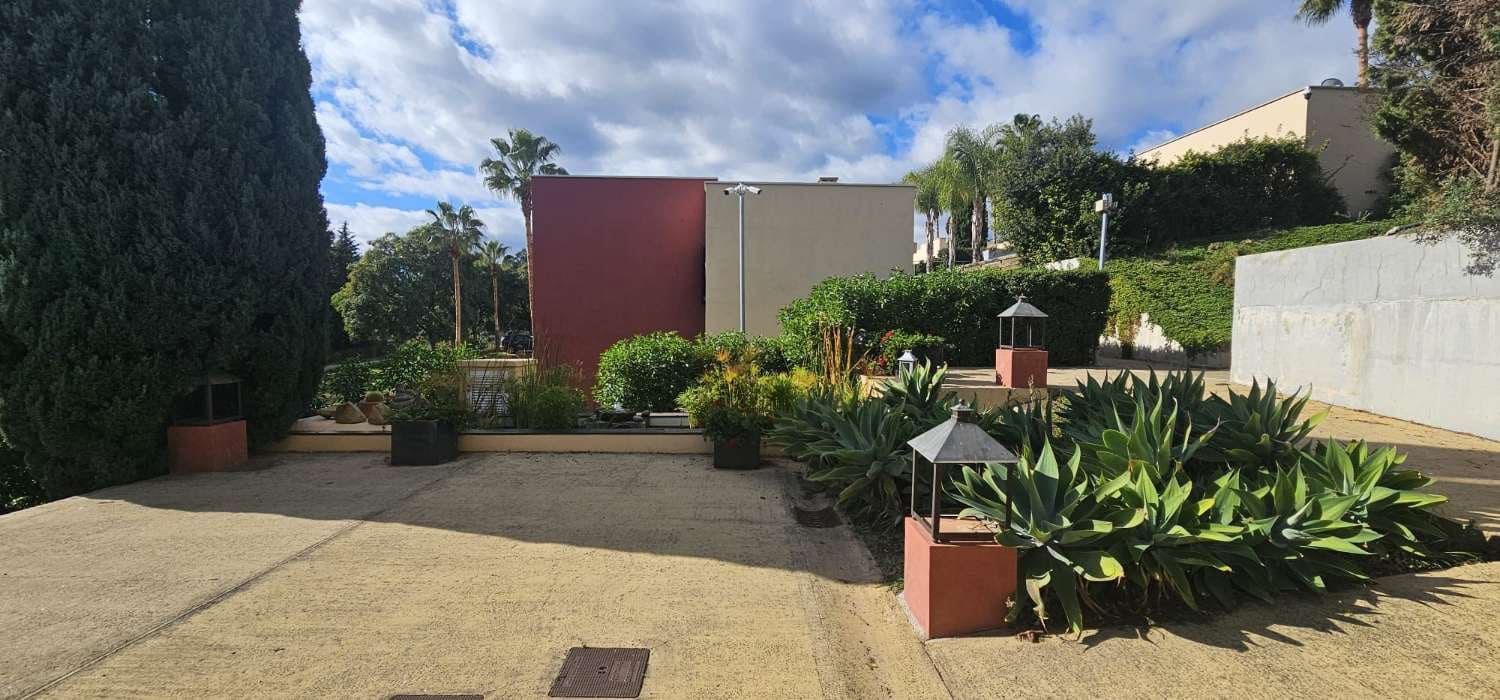 Villa/Maison de 2 chambres à louer à Benahavis avec piscine - 3 000 € (Ref: 9436817)