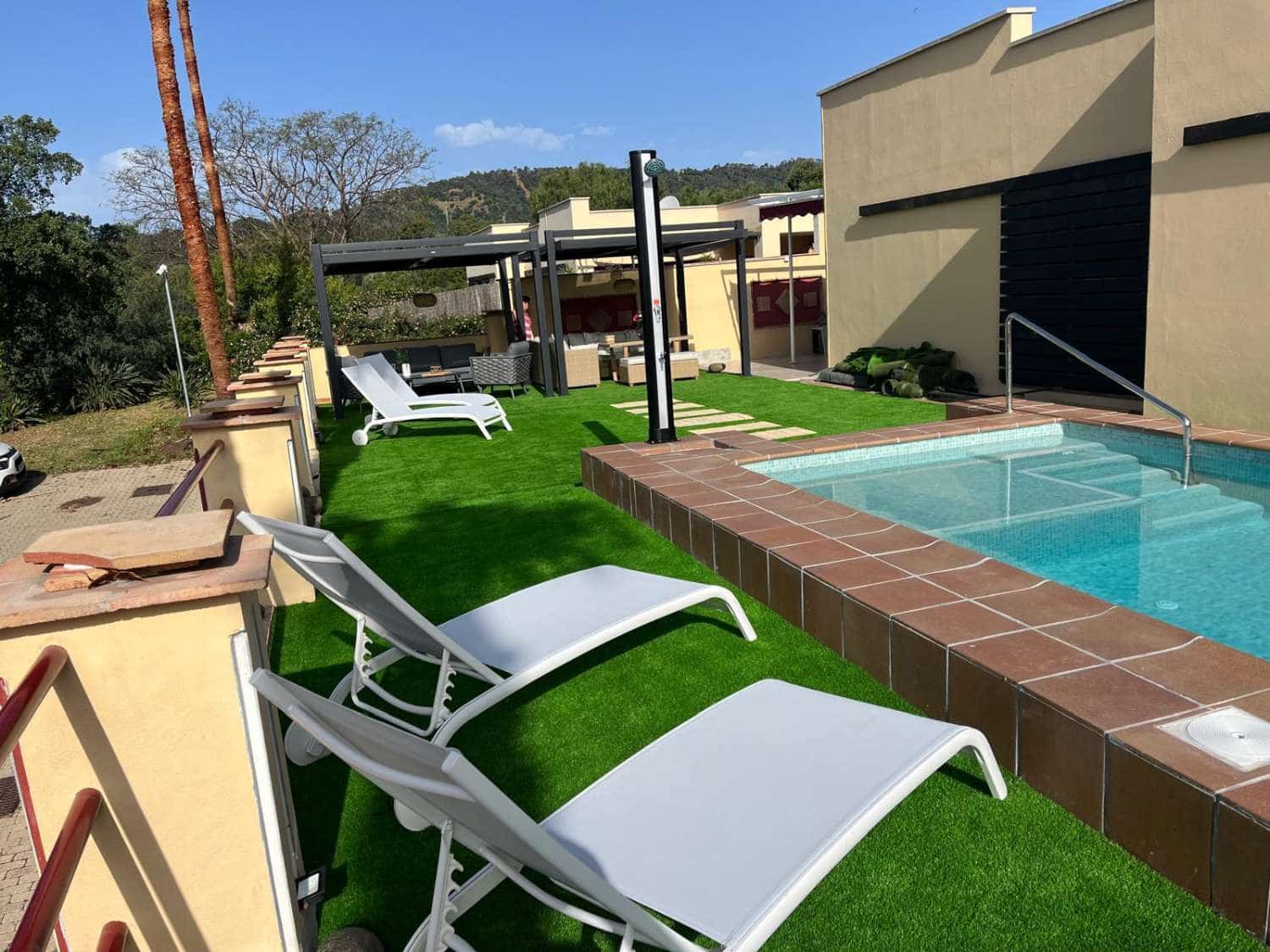 Villa/Maison de 2 chambres à louer à Benahavis avec piscine - 3 000 € (Ref: 9436817)