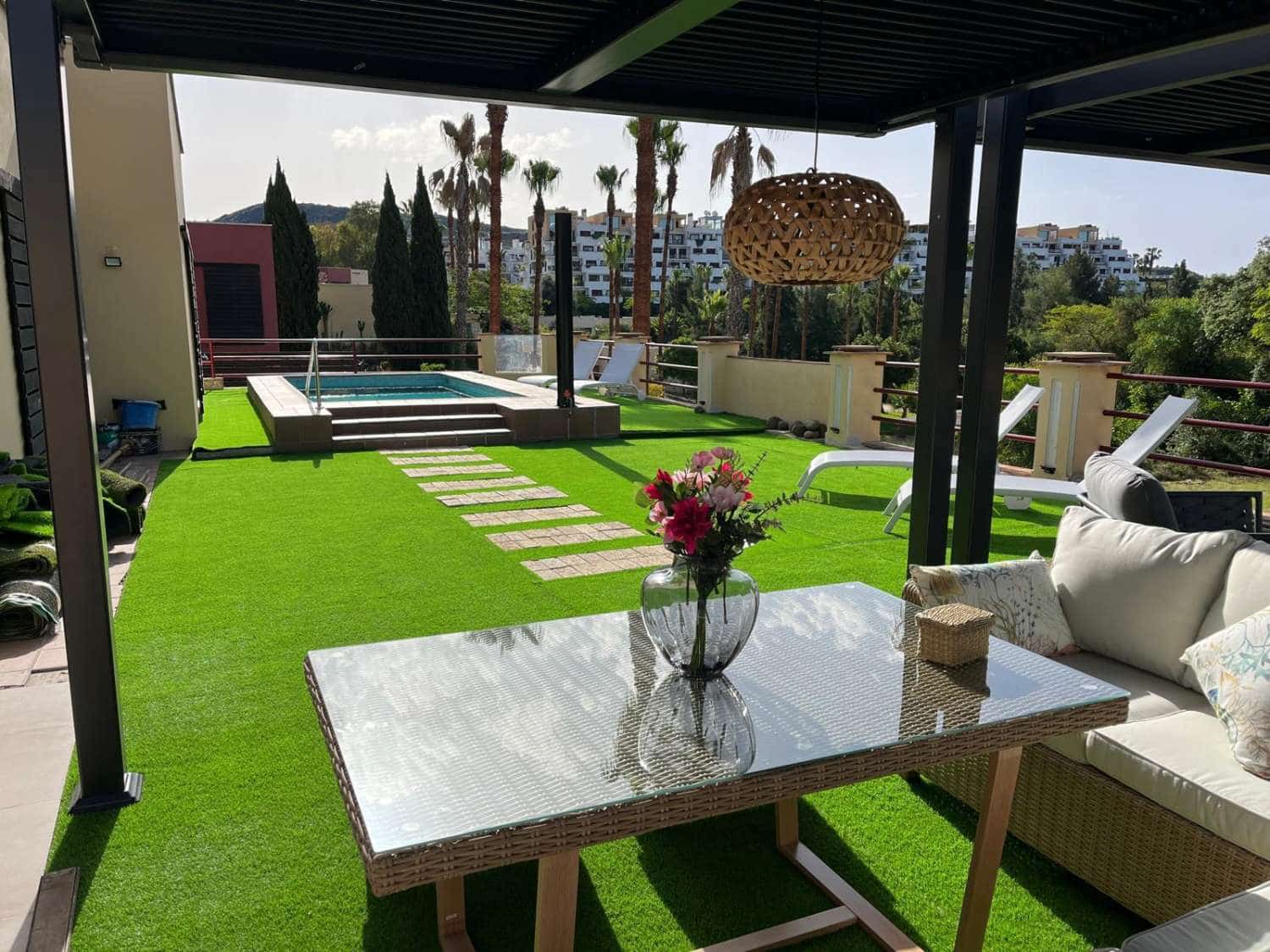 Villa/Maison de 2 chambres à louer à Benahavis avec piscine - 3 000 € (Ref: 9436817)