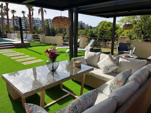 Villa/Maison de 2 chambres à louer à Benahavís avec piscine - 3 000 € (Ref: 9436817)