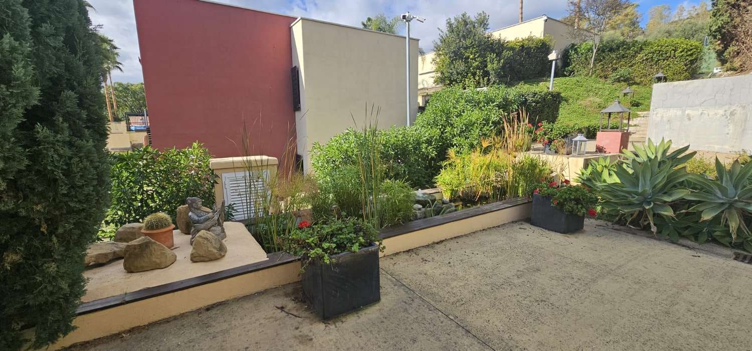 Villa/Maison de 2 chambres à louer à Benahavis avec piscine - 3 000 € (Ref: 9436817)