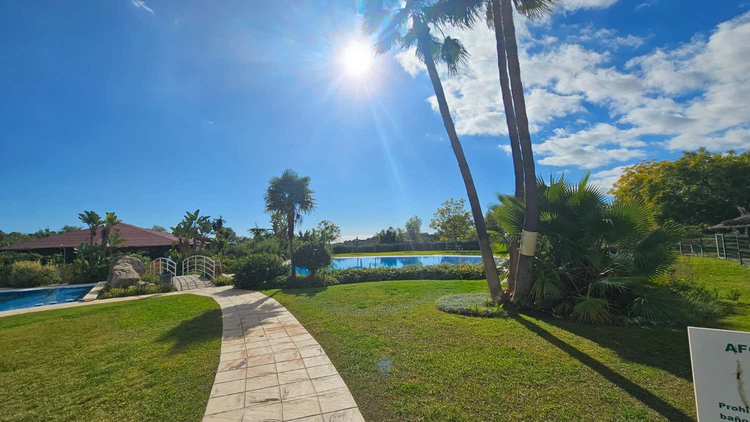 Villa/Maison de 2 chambres à louer à Benahavis avec piscine - 3 000 € (Ref: 9436817)