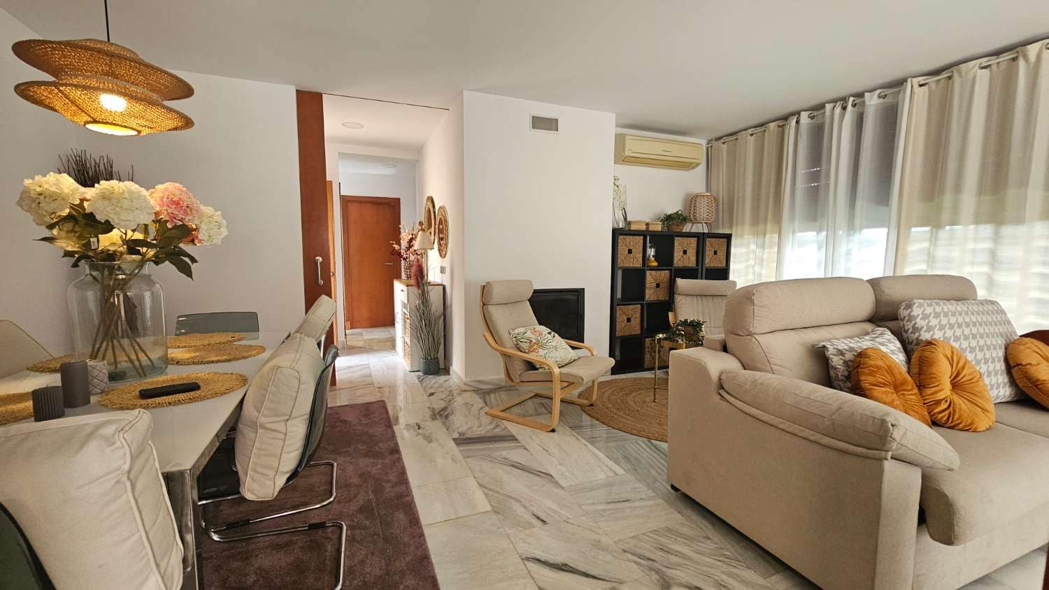 2 bedroom Villa for rent in Benahavis with pool - € 2,700 (Ref: 9436817)