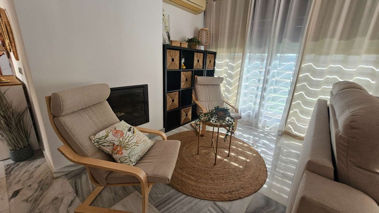 2 bedroom Villa for rent in Benahavis with pool - € 2,700 (Ref: 9436817)