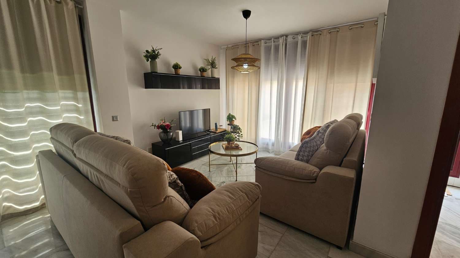 2 bedroom Villa for rent in Benahavis with pool - € 2,700 (Ref: 9436817)