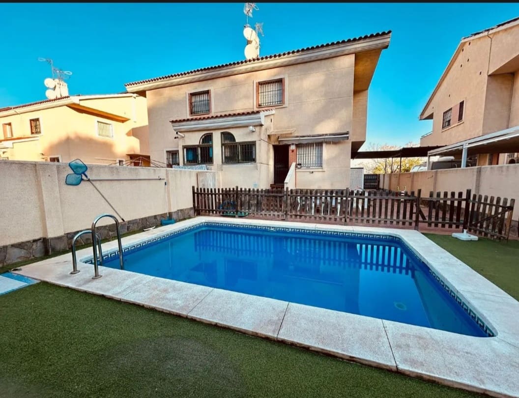 4 Zimmer Doppelhaus zu verkaufen in Alhaurin de la Torre mit Pool - 514.000 € (Ref: 9436820)