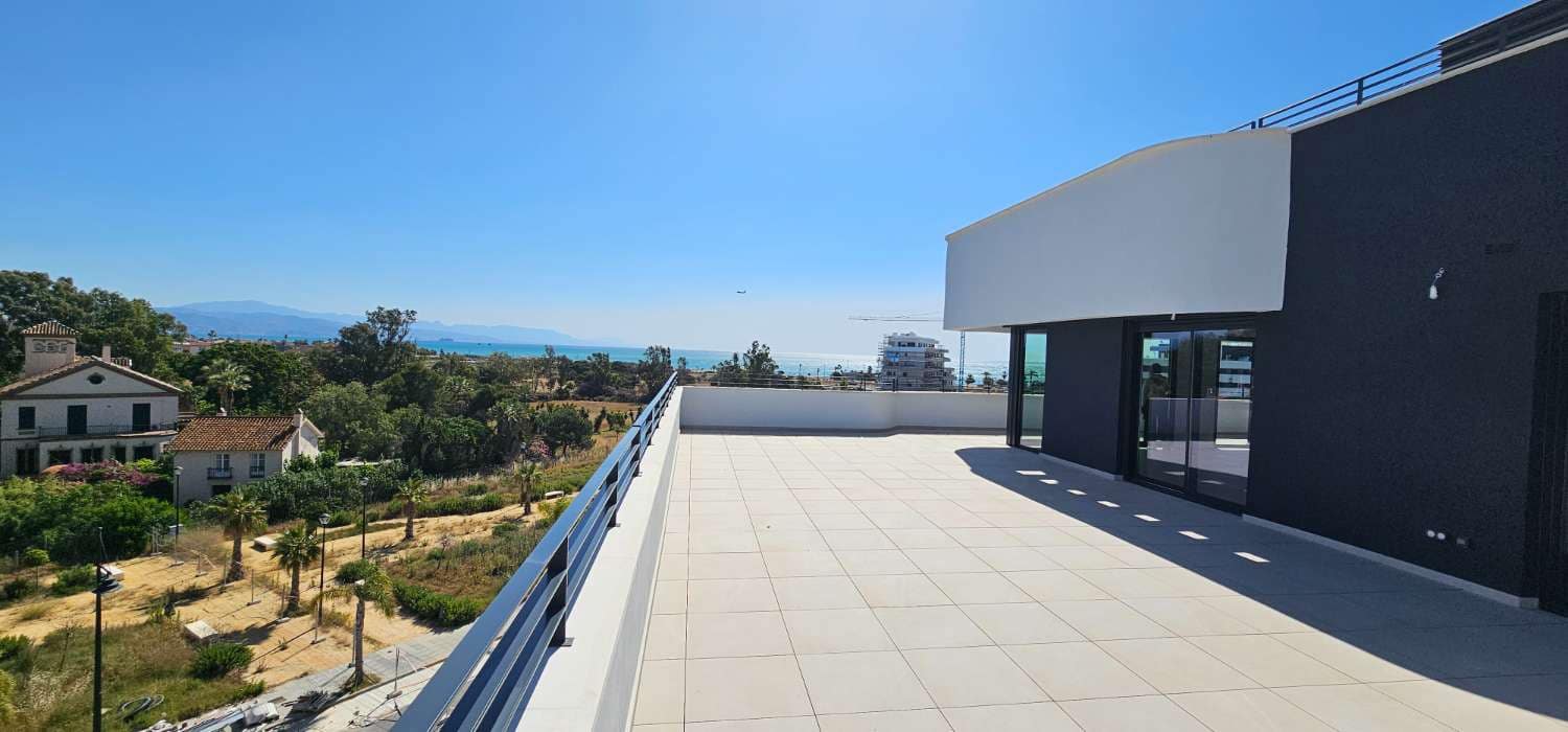 4 soverom Penthouse til salgs i Torremolinos med svømmebasseng - € 1 290 000 (Ref: 9436824)