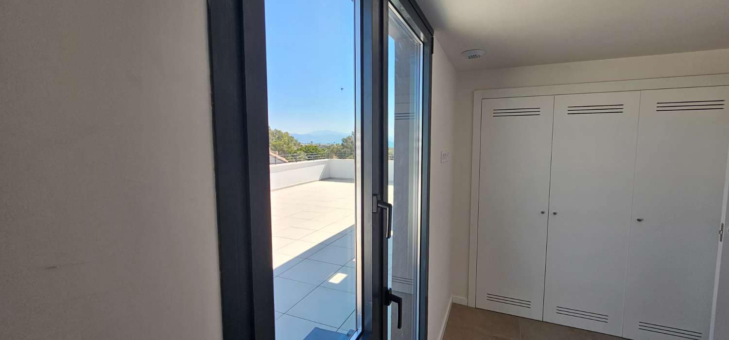 4 soverom Penthouse til salgs i Torremolinos med svømmebasseng - € 1 290 000 (Ref: 9436824)