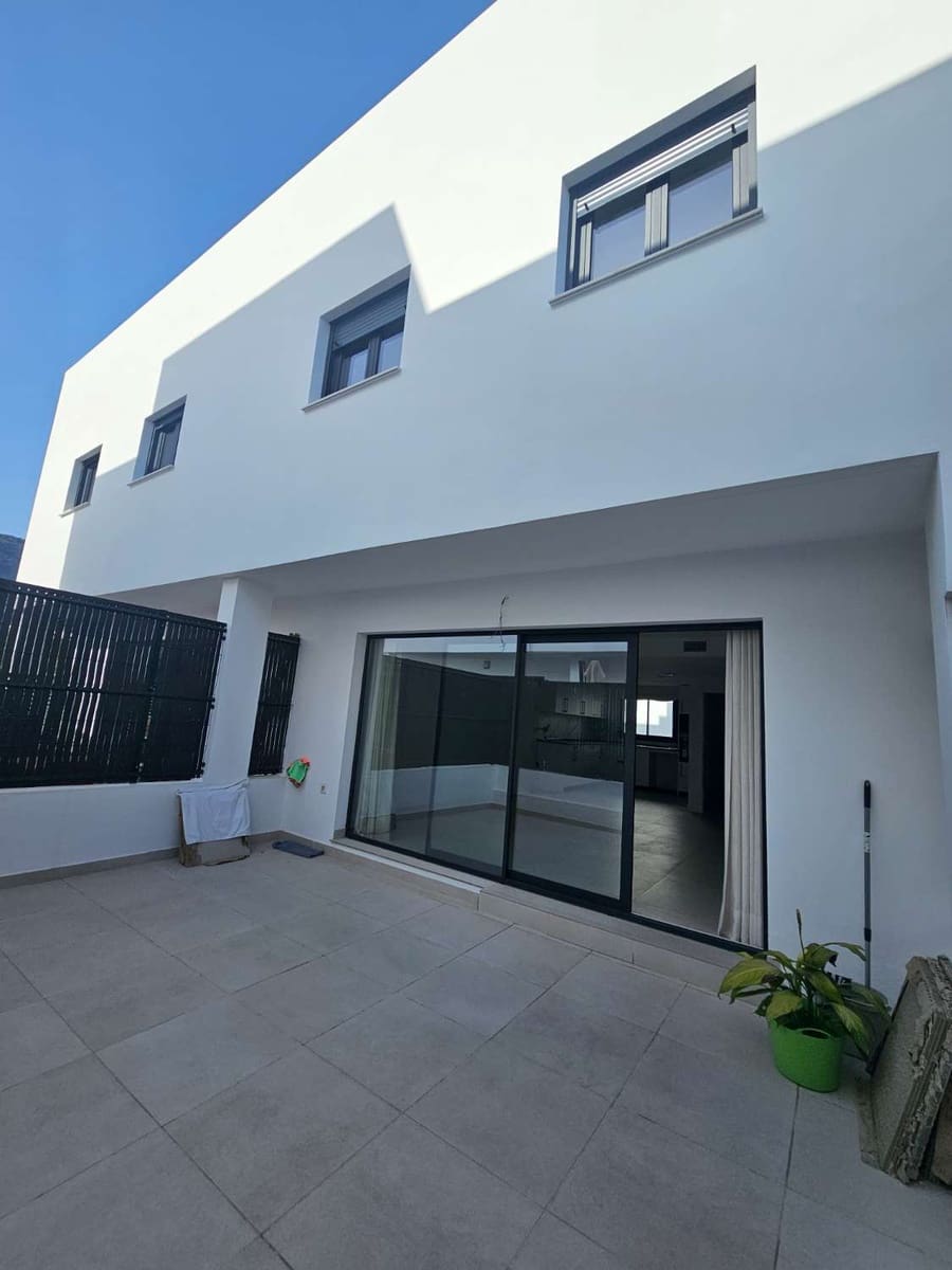 3 Zimmer Reihenhaus zu verkaufen in Alhaurin de la Torre mit Pool Garage - 450.000 € (Ref: 9436827)