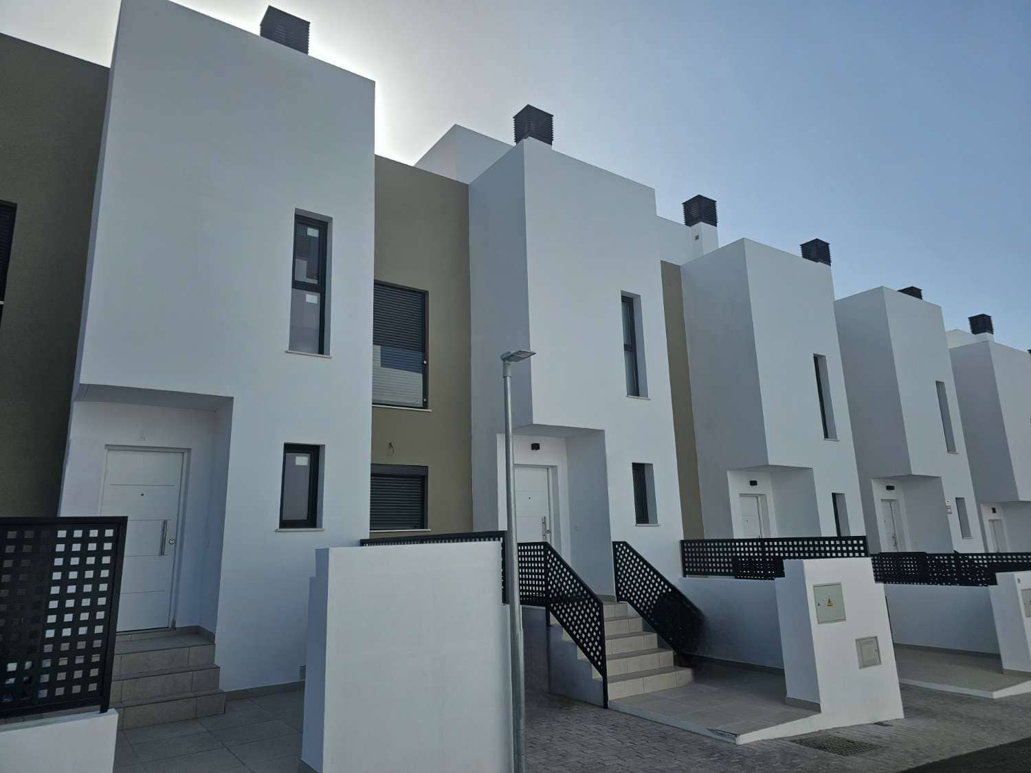 3 Zimmer Reihenhaus zu verkaufen in Alhaurin de la Torre mit Pool Garage - 450.000 € (Ref: 9436827)