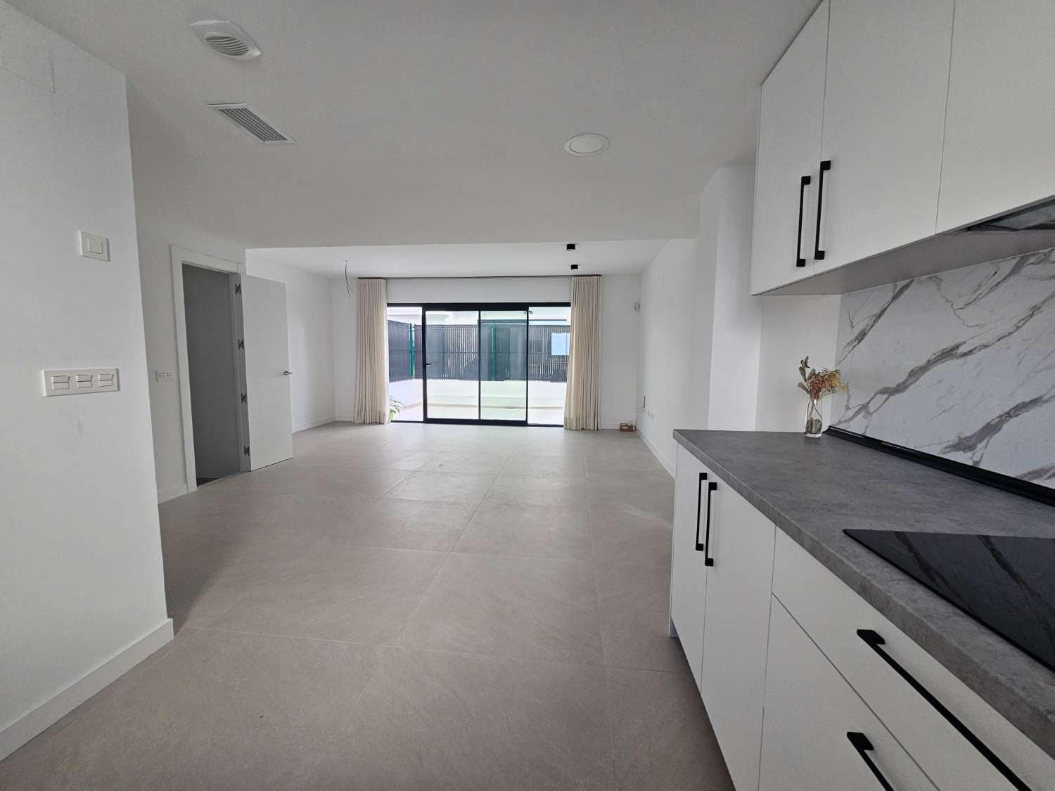 3 Zimmer Reihenhaus zu verkaufen in Alhaurin de la Torre mit Pool Garage - 450.000 € (Ref: 9436827)