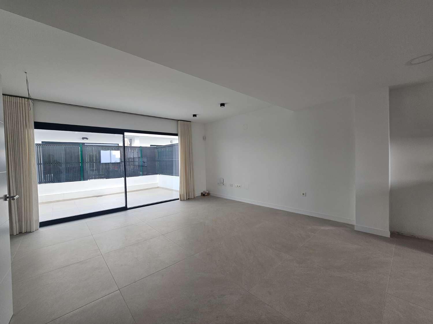 3 Zimmer Reihenhaus zu verkaufen in Alhaurin de la Torre mit Pool Garage - 450.000 € (Ref: 9436827)