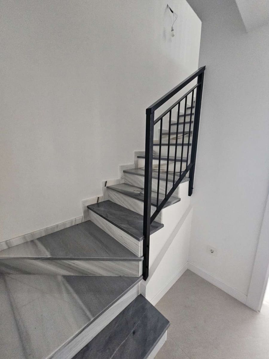 3 Zimmer Reihenhaus zu verkaufen in Alhaurin de la Torre mit Pool Garage - 450.000 € (Ref: 9436827)