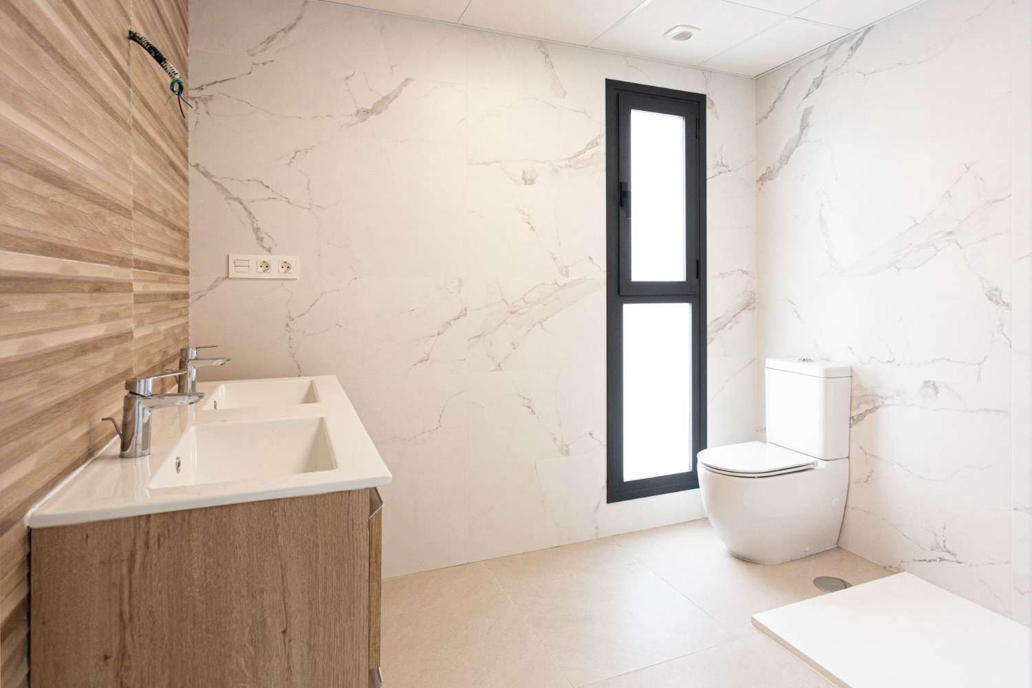 3 Zimmer Reihenhaus zu verkaufen in Alhaurin de la Torre mit Pool Garage - 450.000 € (Ref: 9436827)