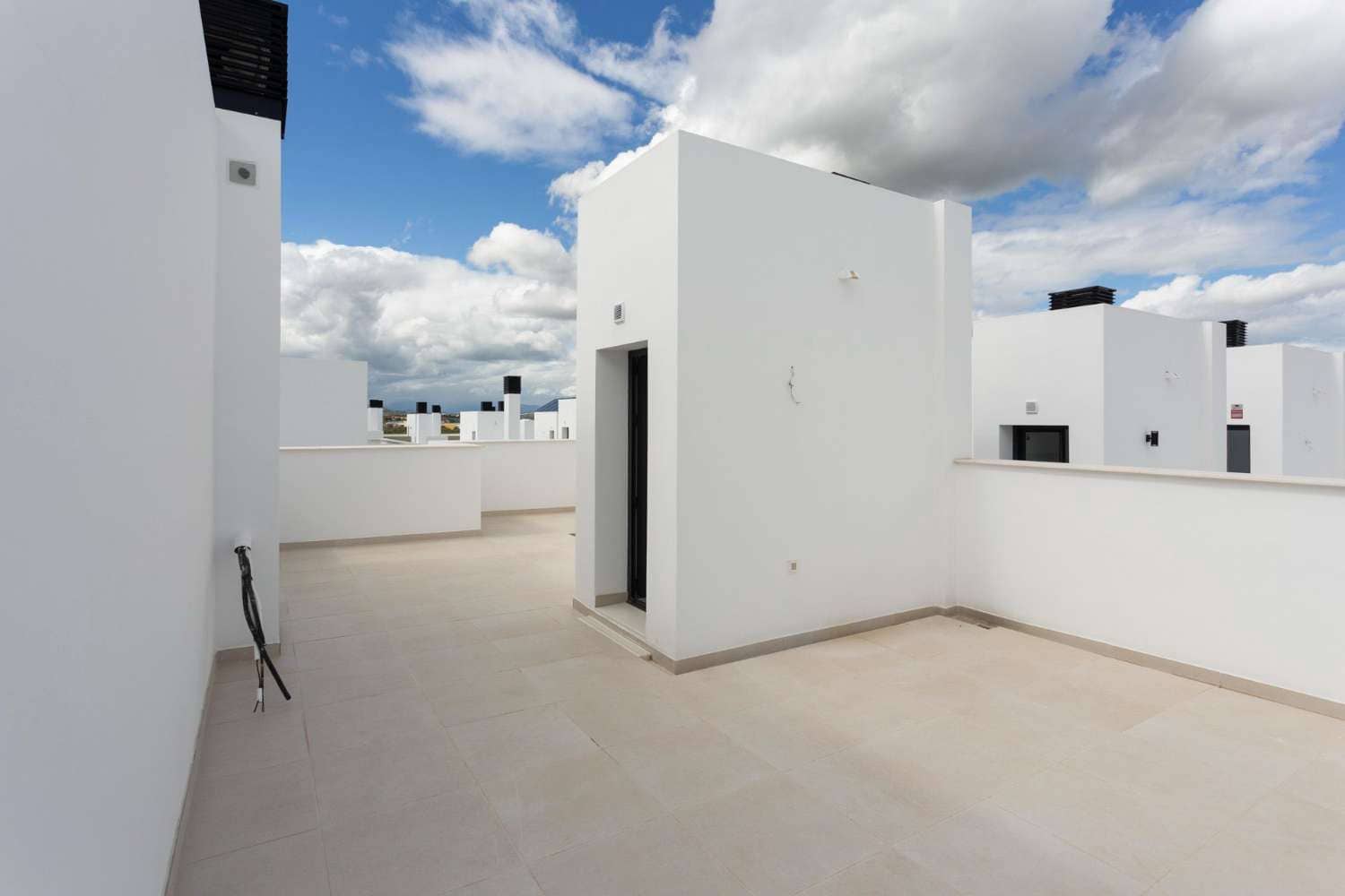 3 Zimmer Reihenhaus zu verkaufen in Alhaurin de la Torre mit Pool Garage - 450.000 € (Ref: 9436827)