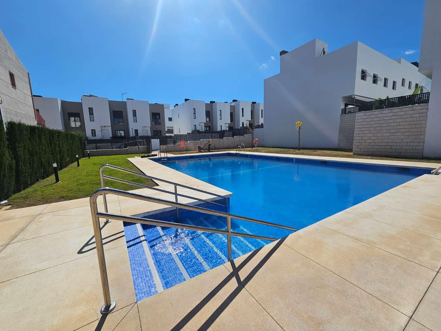 3 Zimmer Reihenhaus zu verkaufen in Alhaurin de la Torre mit Pool Garage - 450.000 € (Ref: 9436827)