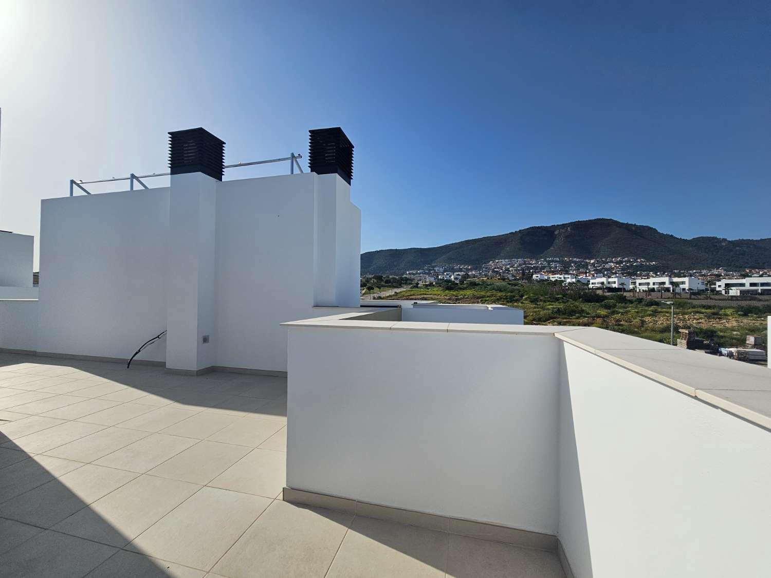 3 Zimmer Reihenhaus zu verkaufen in Alhaurin de la Torre mit Pool Garage - 450.000 € (Ref: 9436827)