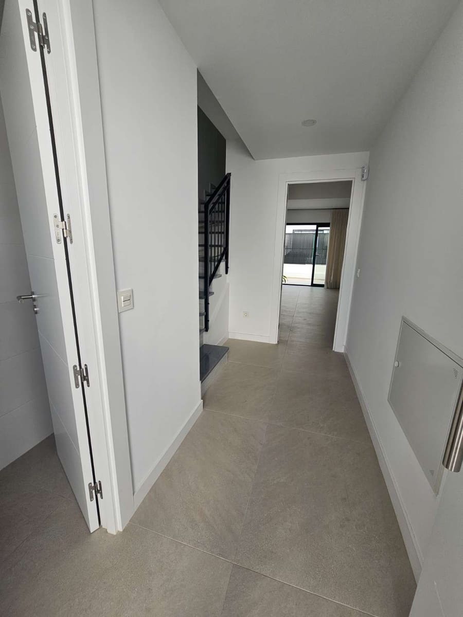 3 Zimmer Reihenhaus zu verkaufen in Alhaurin de la Torre mit Pool Garage - 450.000 € (Ref: 9436827)