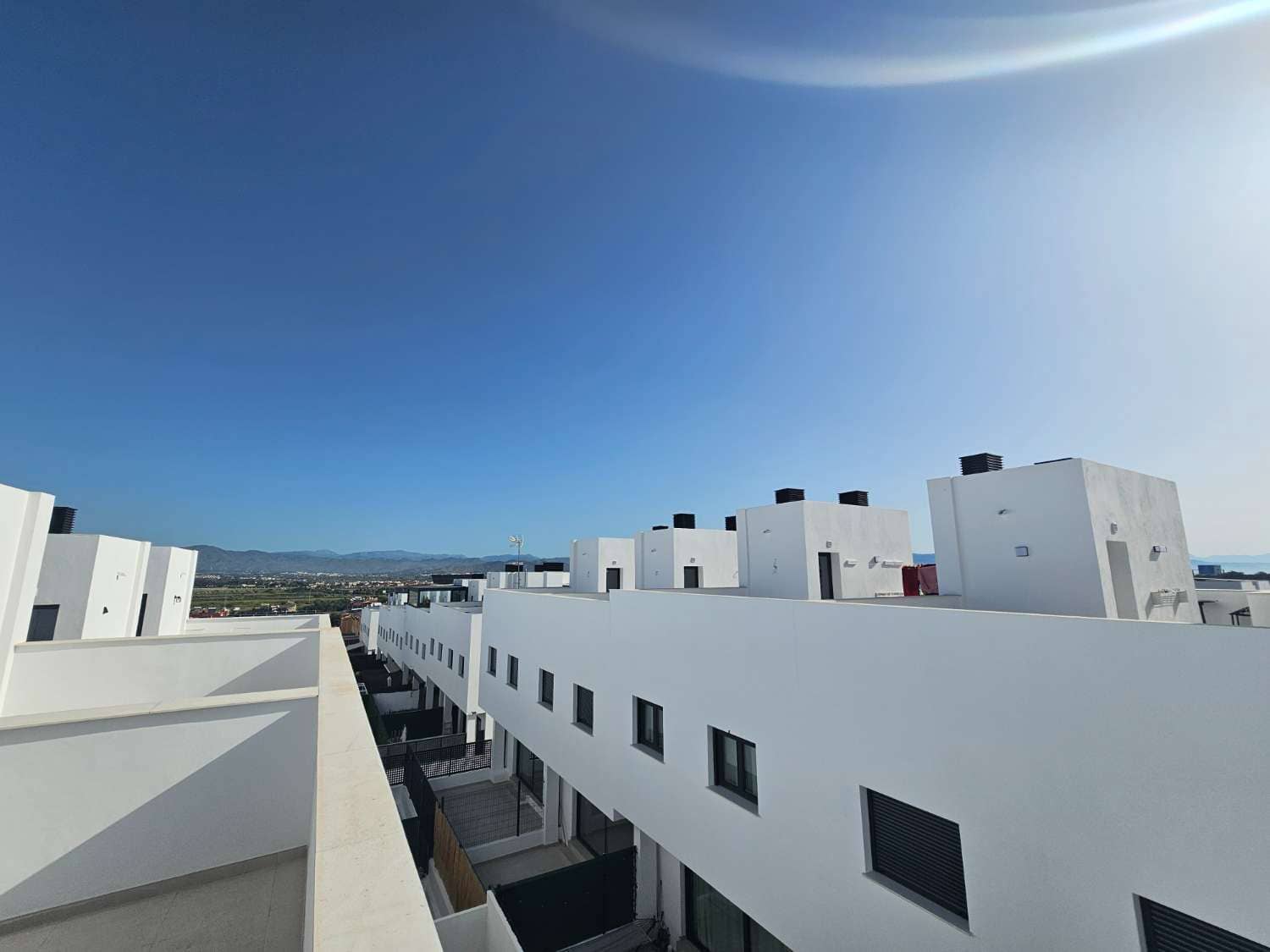 3 Zimmer Reihenhaus zu verkaufen in Alhaurin de la Torre mit Pool Garage - 450.000 € (Ref: 9436827)