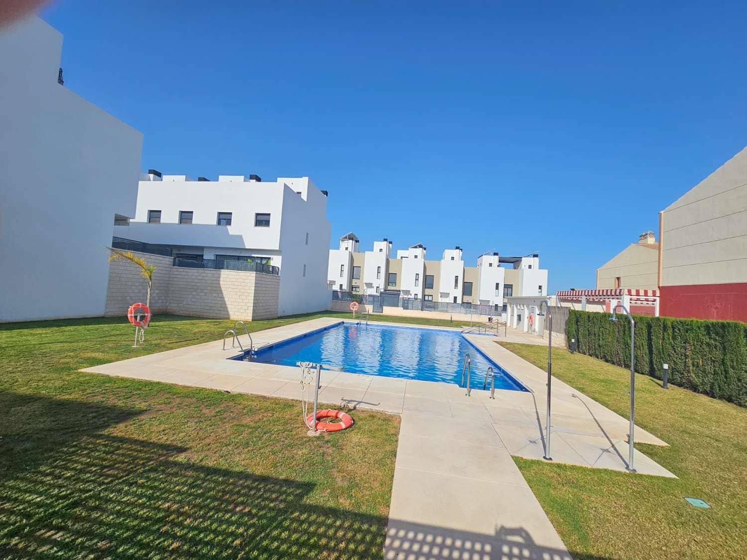 3 Zimmer Reihenhaus zu verkaufen in Alhaurin de la Torre mit Pool Garage - 450.000 € (Ref: 9436827)