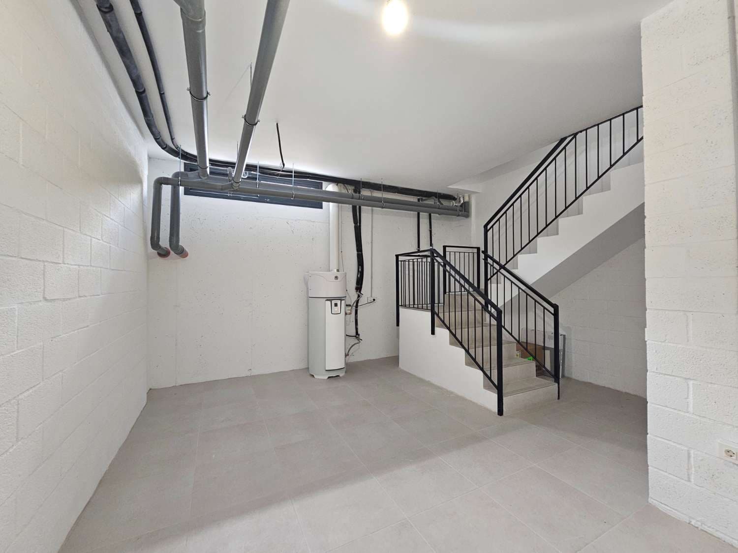 3 Zimmer Reihenhaus zu verkaufen in Alhaurin de la Torre mit Pool Garage - 450.000 € (Ref: 9436827)