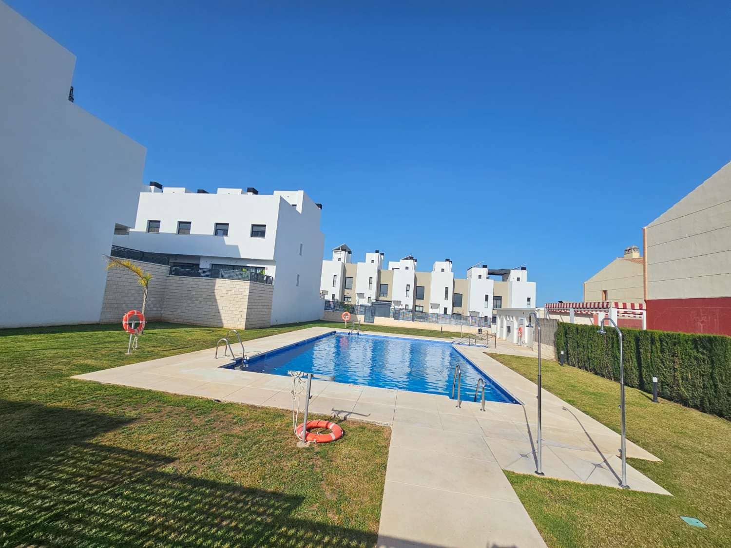 3 Zimmer Reihenhaus zu verkaufen in Alhaurin de la Torre mit Pool Garage - 450.000 € (Ref: 9436827)