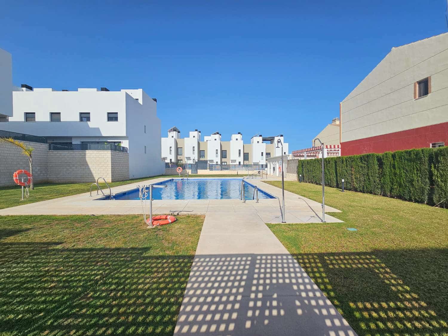 3 Zimmer Reihenhaus zu verkaufen in Alhaurin de la Torre mit Pool Garage - 450.000 € (Ref: 9436827)