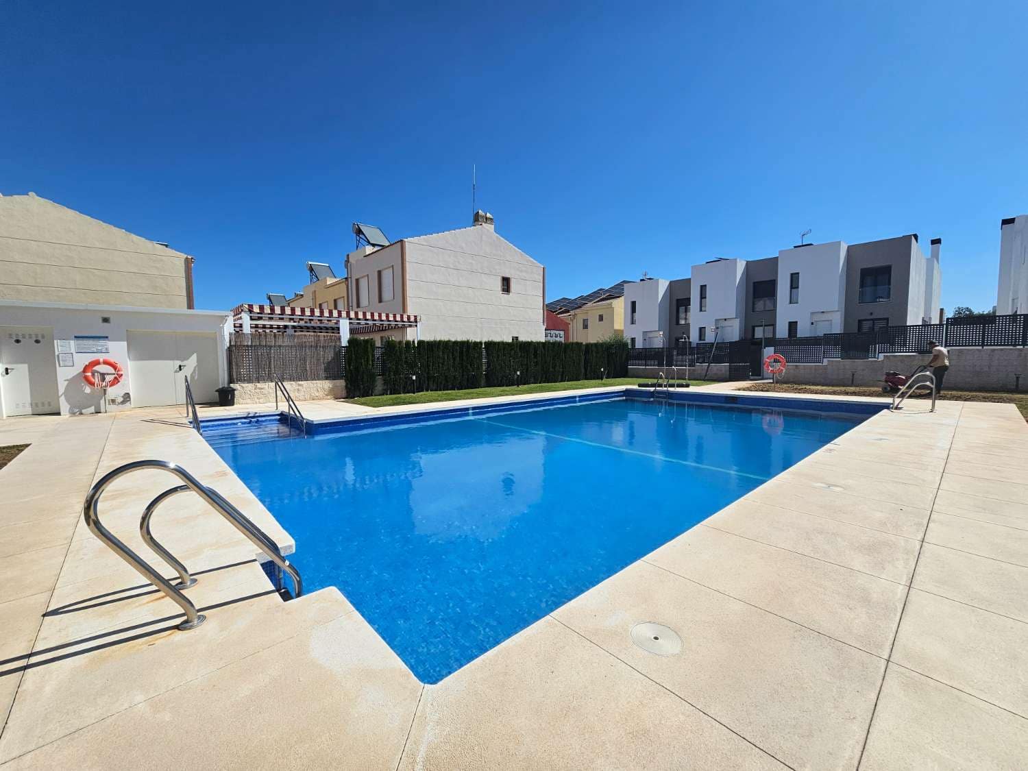 3 Zimmer Reihenhaus zu verkaufen in Alhaurin de la Torre mit Pool Garage - 450.000 € (Ref: 9436827)