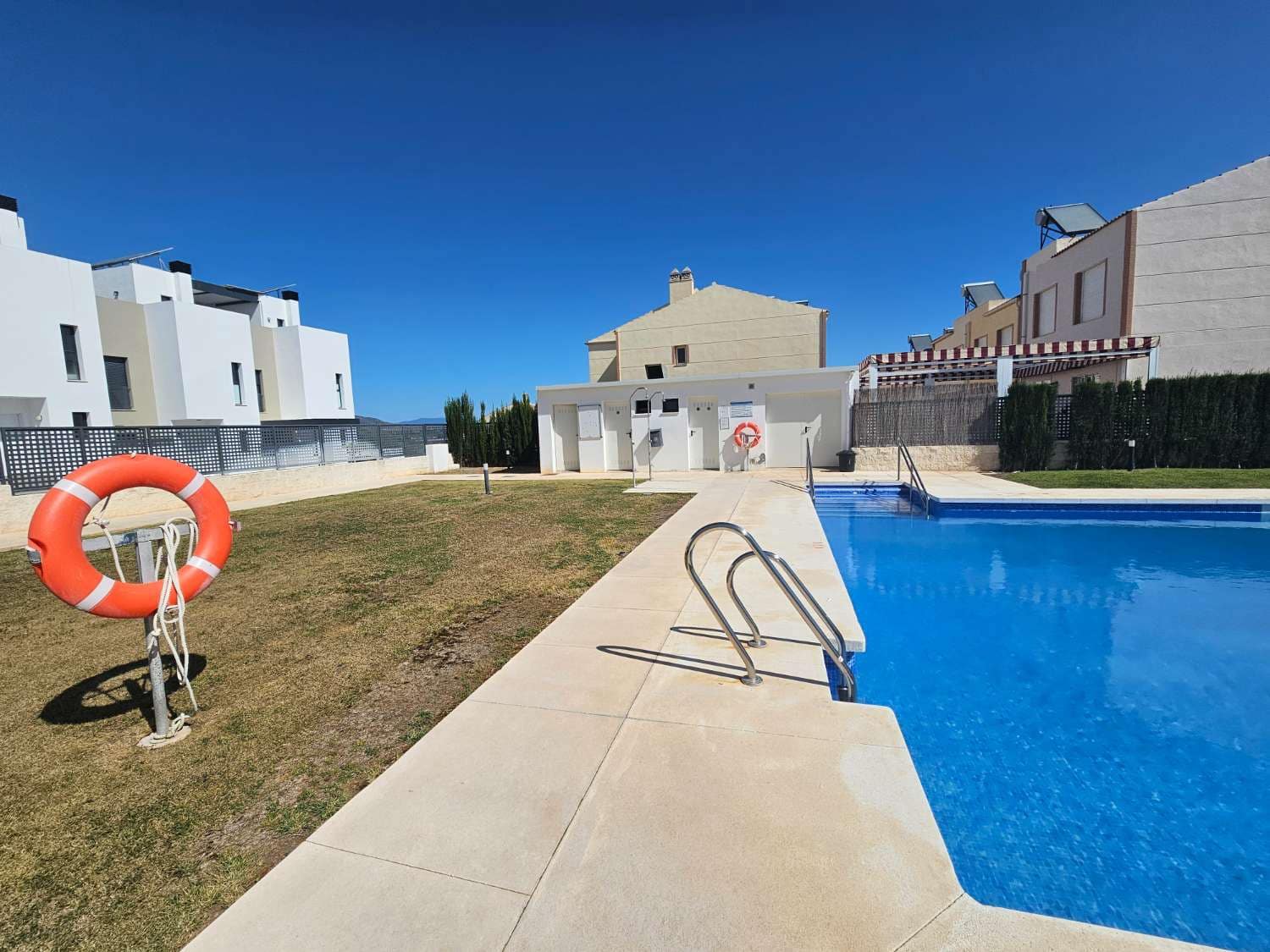 3 Zimmer Reihenhaus zu verkaufen in Alhaurin de la Torre mit Pool Garage - 450.000 € (Ref: 9436827)