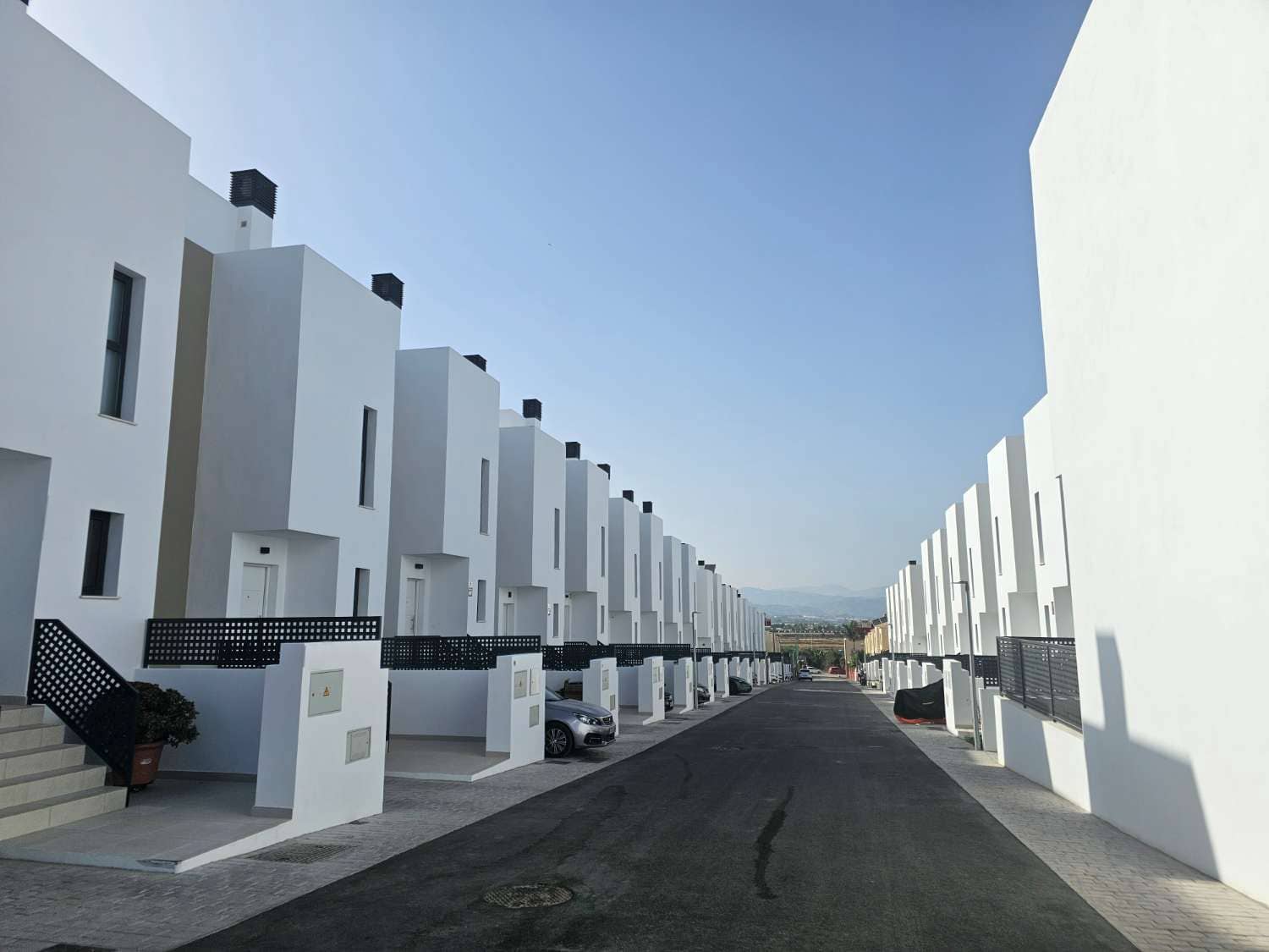 3 Zimmer Reihenhaus zu verkaufen in Alhaurin de la Torre mit Pool Garage - 450.000 € (Ref: 9436827)