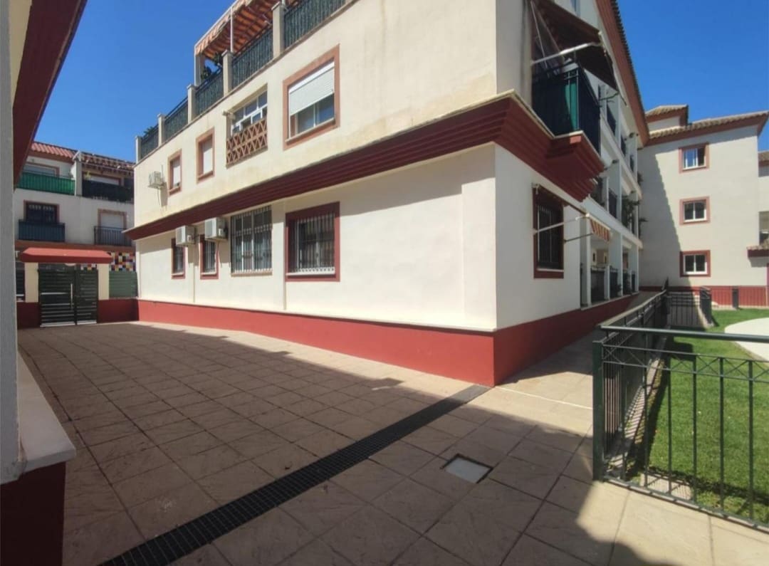 3 bedroom Flat for sale in Alhaurin de la Torre with pool garage - € 290,000 (Ref: 9436833)